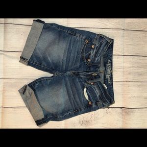American 🇺🇸 Eagle jean shorts size 00